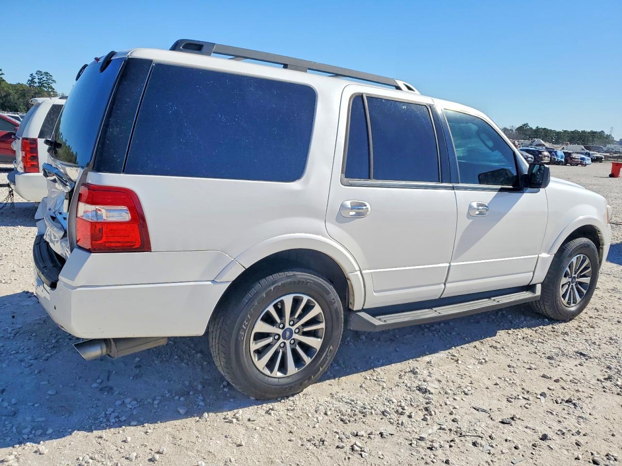 2016 FORD EXPEDITION XLT photo 3