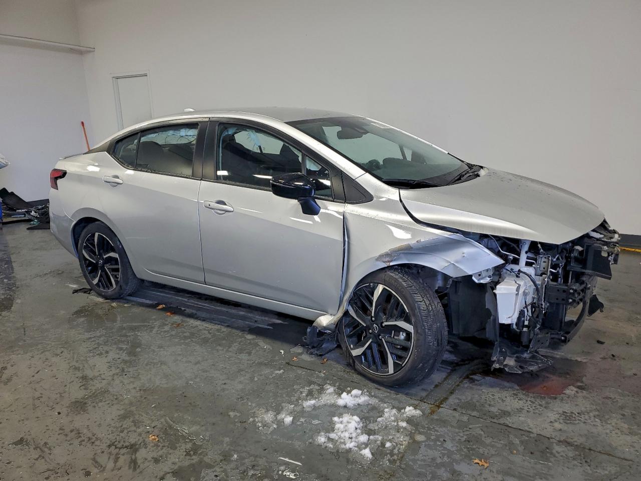 2024 NISSAN VERSA SR photo 4