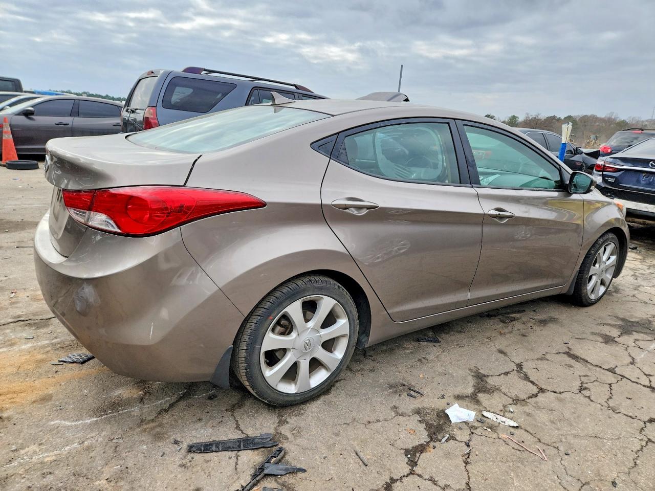 2013 HYUNDAI ELANTRA GLS photo 3