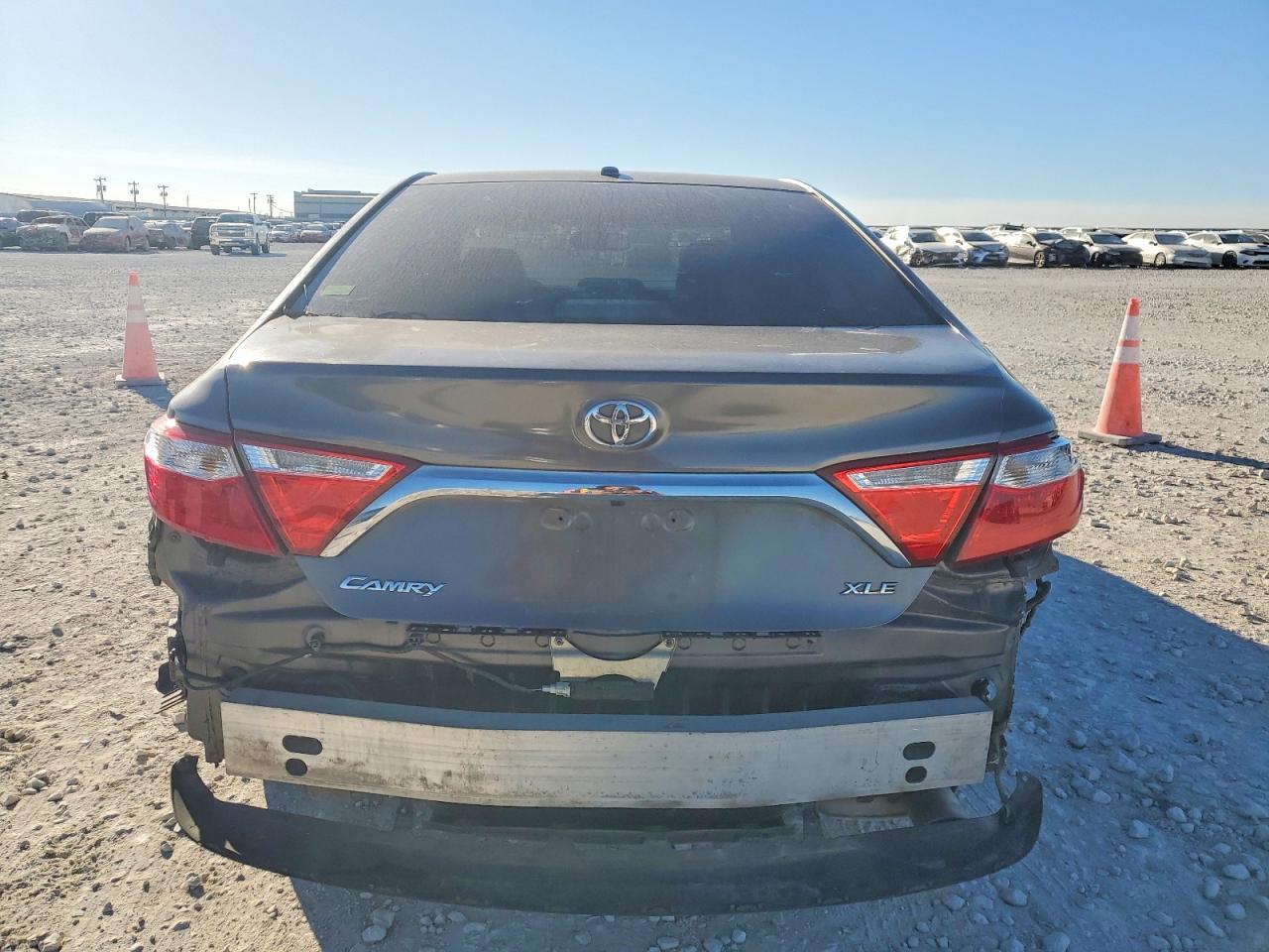 2017 TOYOTA CAMRY LE photo 16