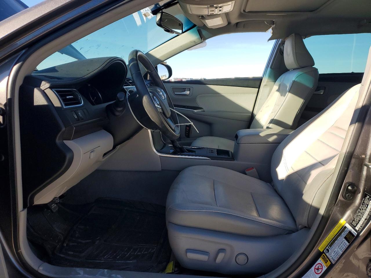 2017 TOYOTA CAMRY LE photo 19