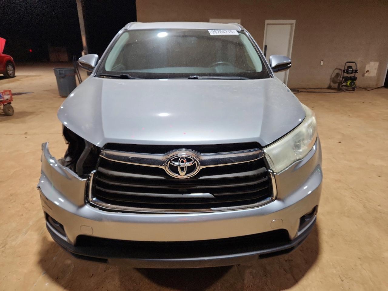 2014 TOYOTA HIGHLANDER XLE photo 5
