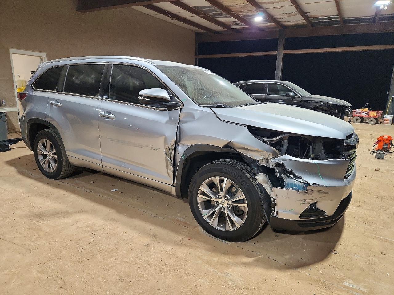 2014 TOYOTA HIGHLANDER XLE photo 4