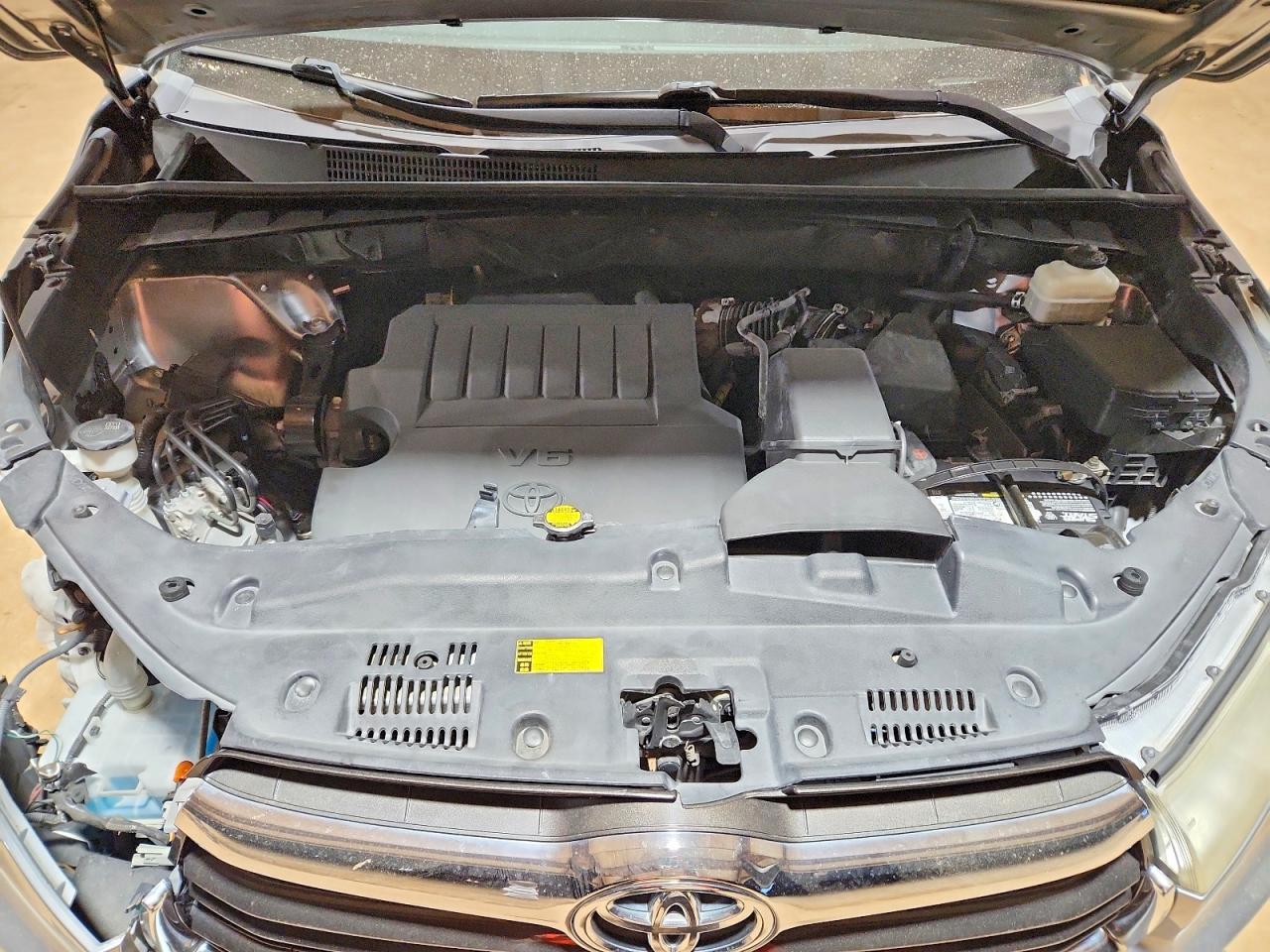 2014 TOYOTA HIGHLANDER XLE photo 12