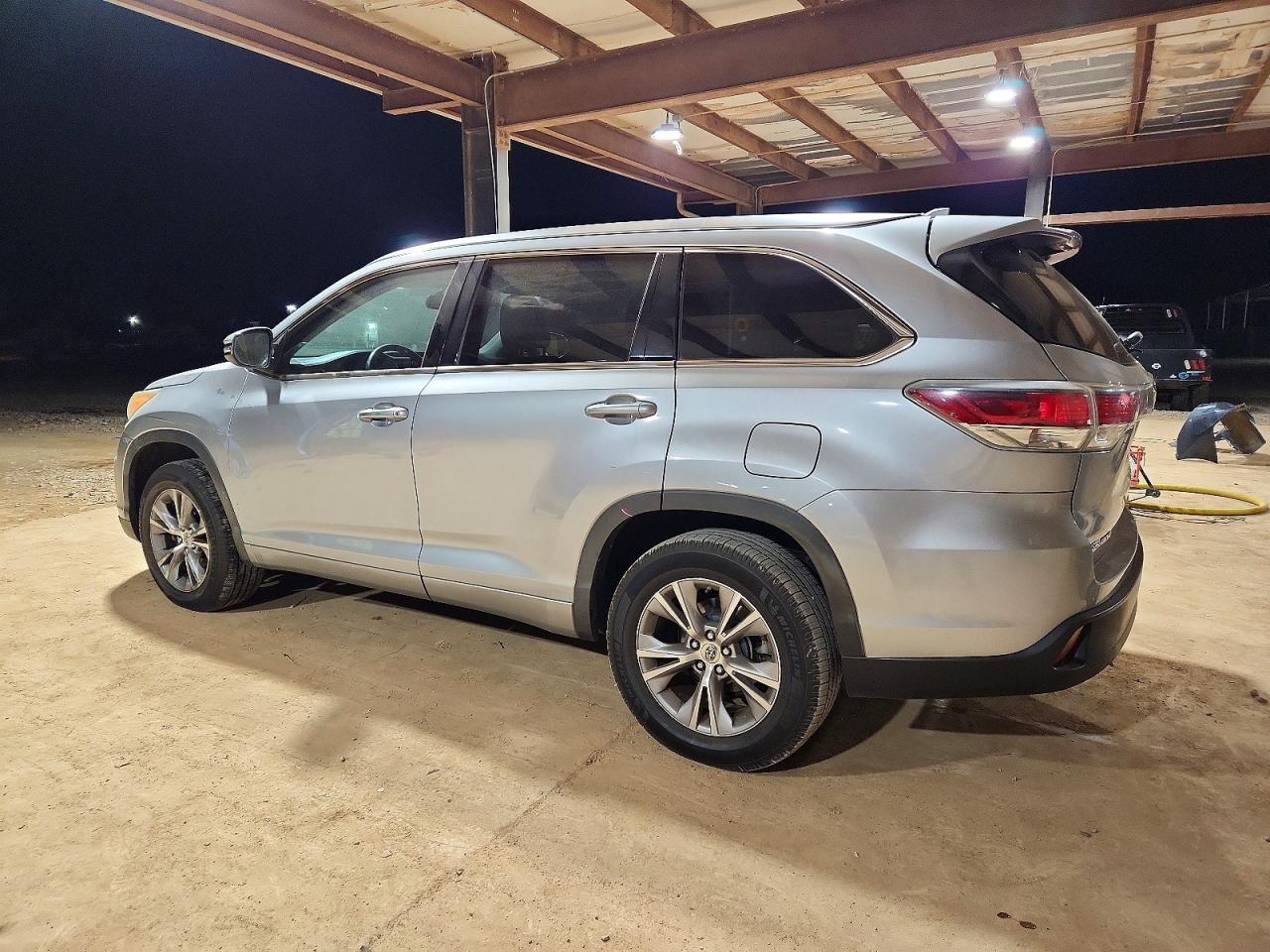 2014 TOYOTA HIGHLANDER XLE photo 2