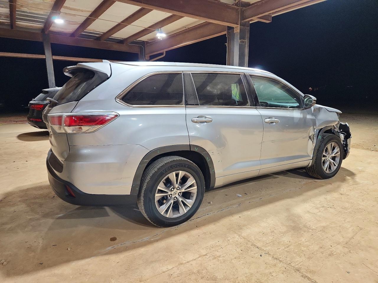 2014 TOYOTA HIGHLANDER XLE photo 3
