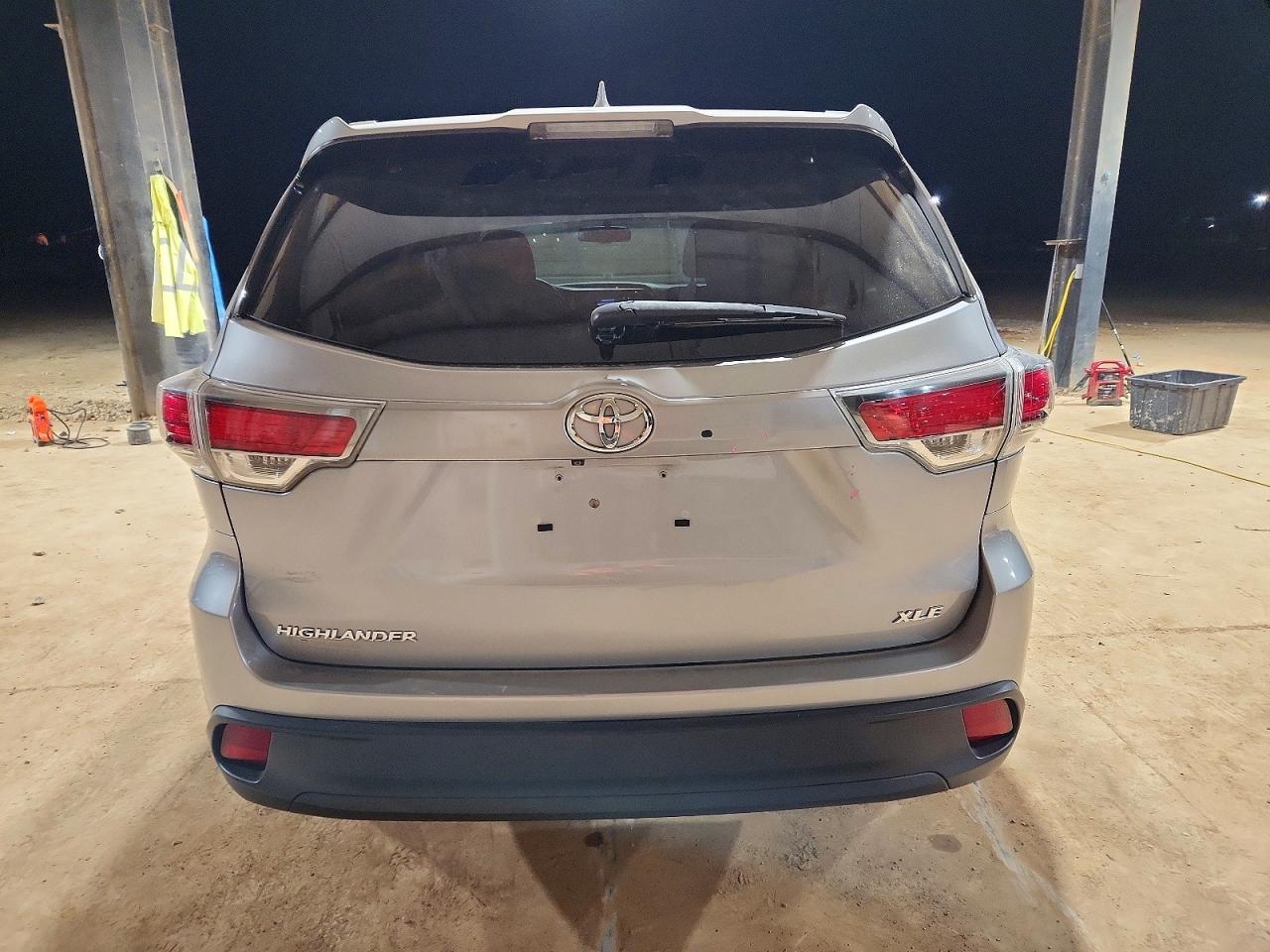 2014 TOYOTA HIGHLANDER XLE photo 6
