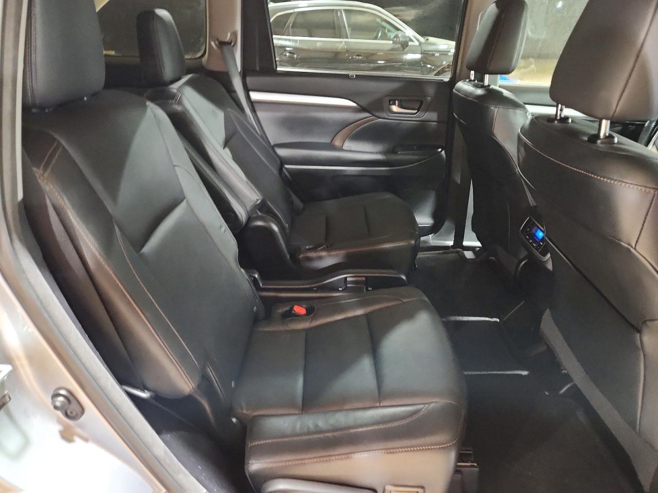 2014 TOYOTA HIGHLANDER XLE photo 11