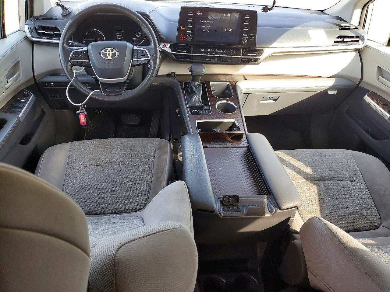 2021 TOYOTA SIENNA LE photo 8