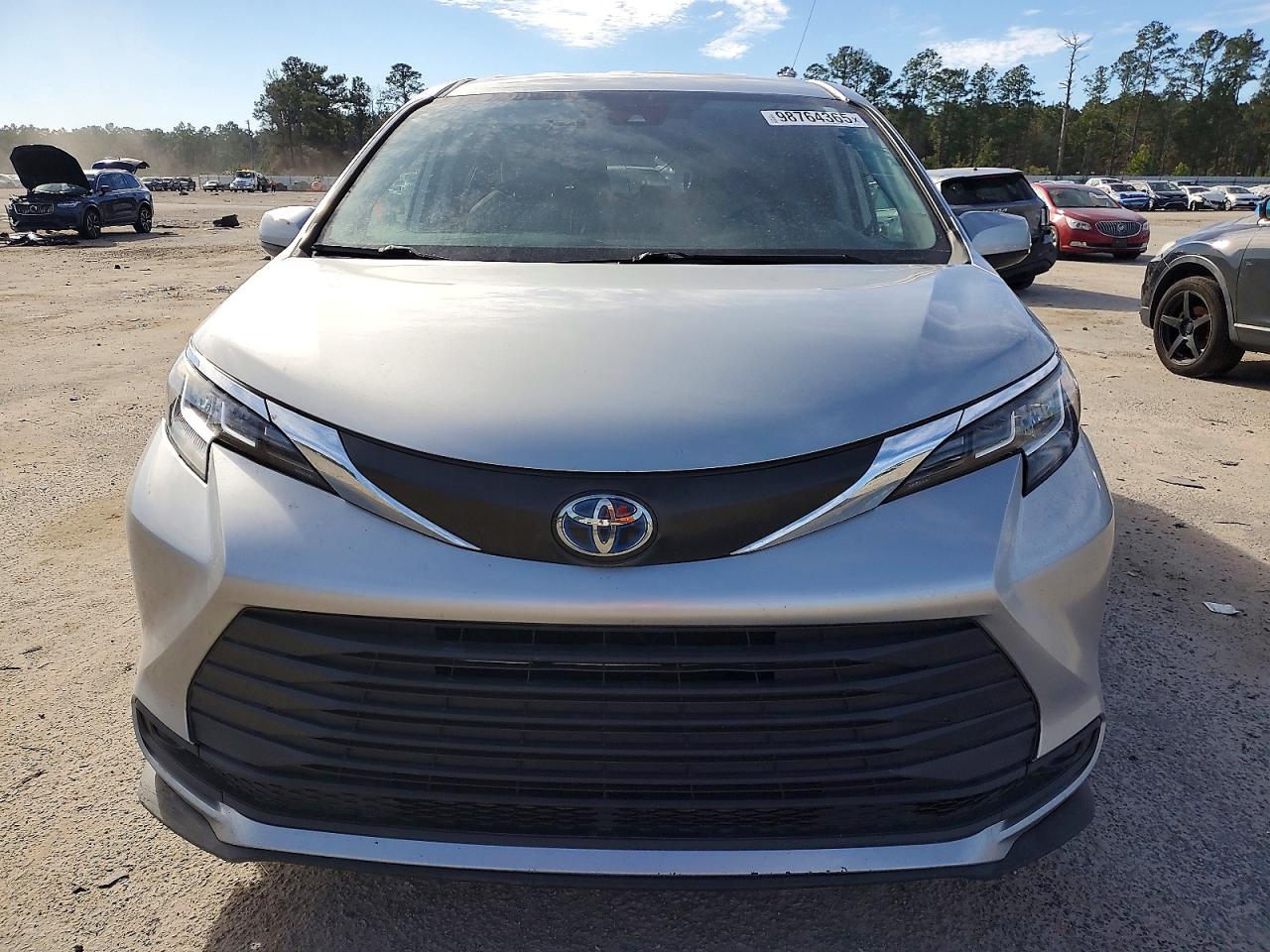 2021 TOYOTA SIENNA LE photo 5