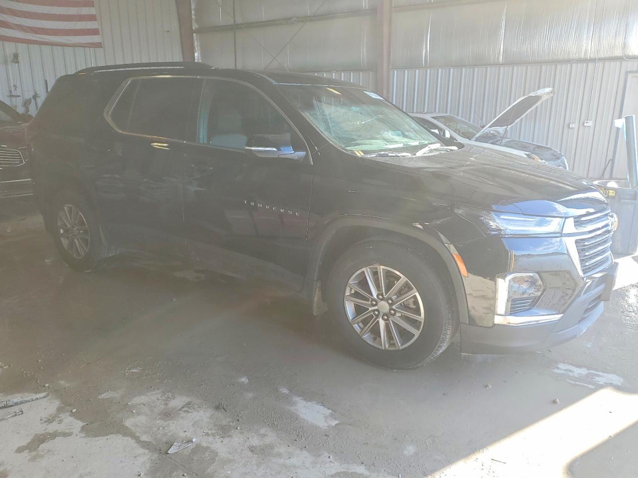 2023 CHEVROLET TRAVERSE LT photo 4