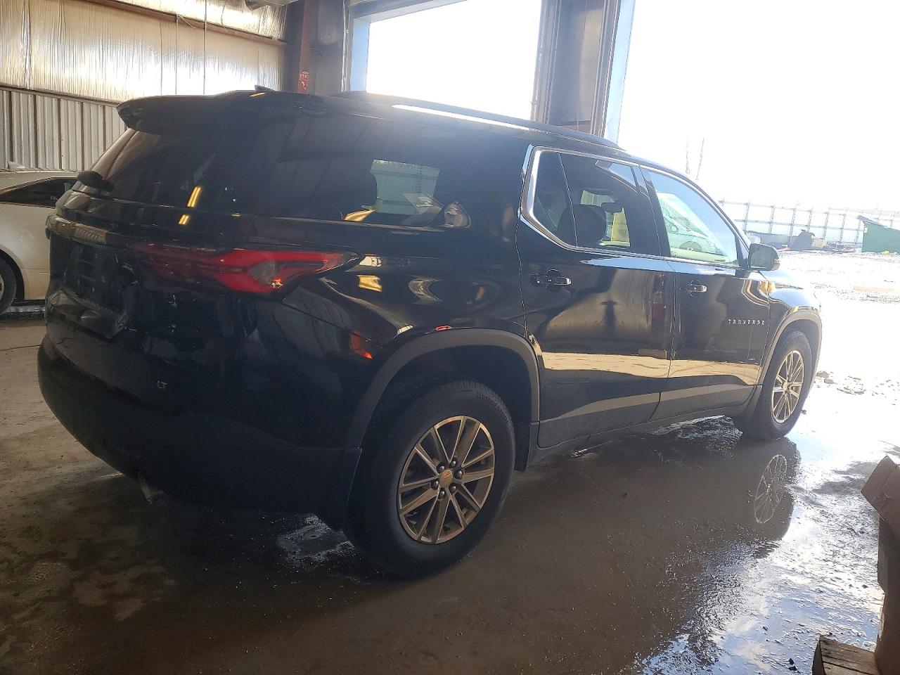 2023 CHEVROLET TRAVERSE LT photo 3