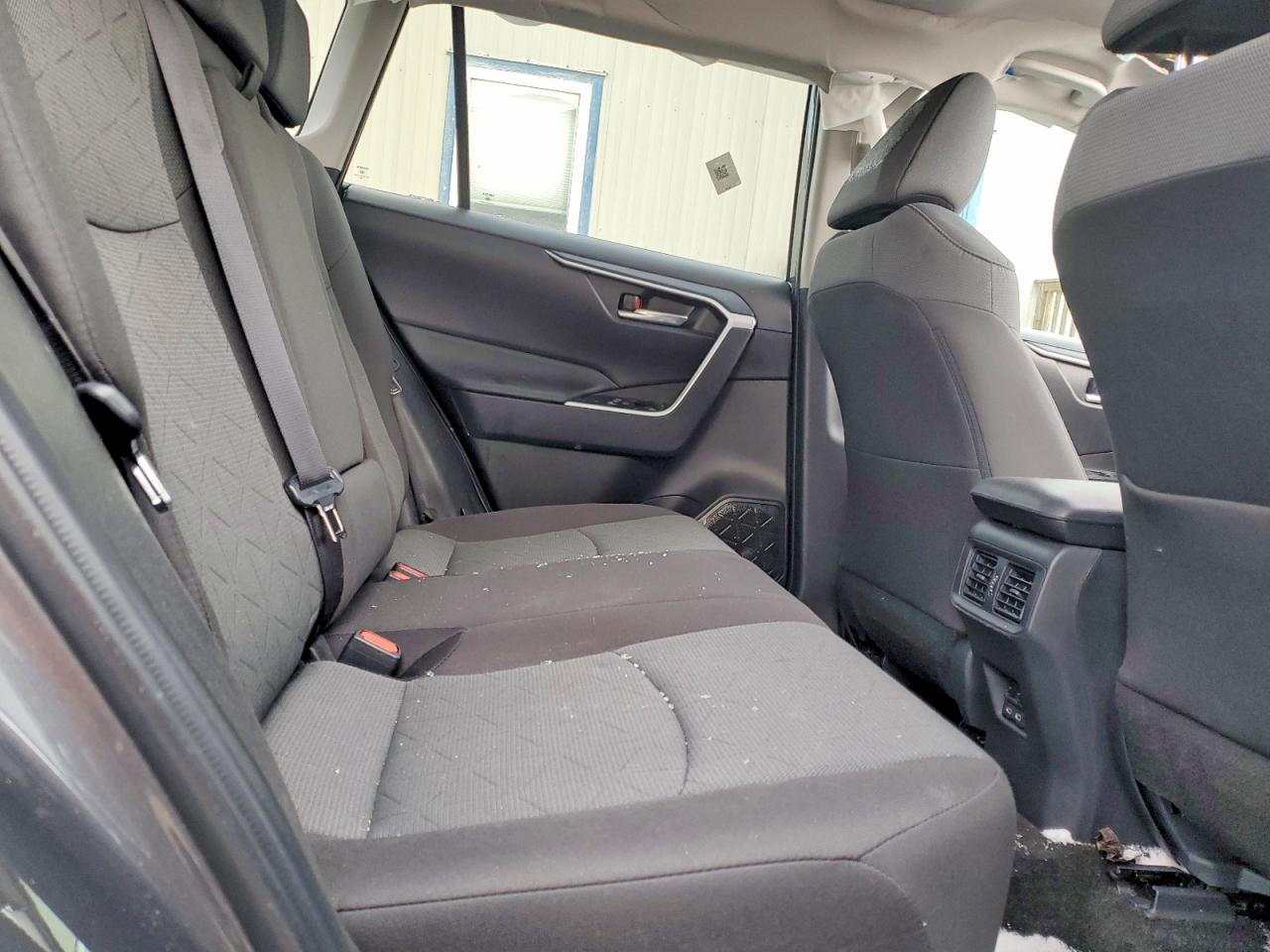 2025 TOYOTA RAV4 XLE photo 10