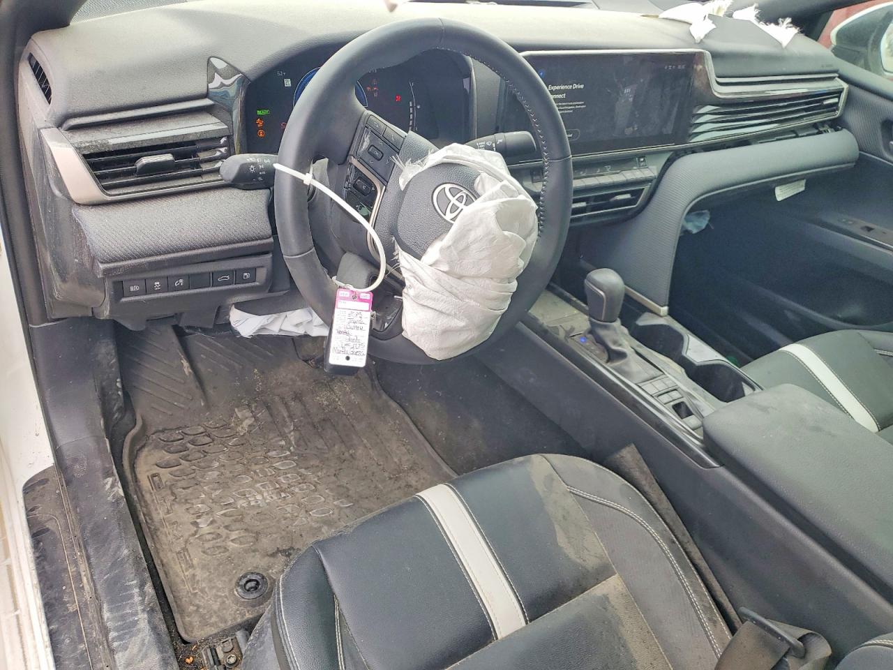 2025 TOYOTA CAMRY SE photo 15