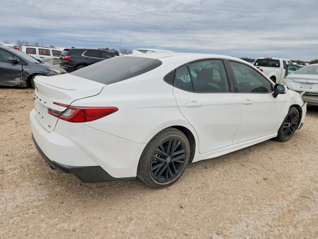 2025 TOYOTA CAMRY SE photo 5