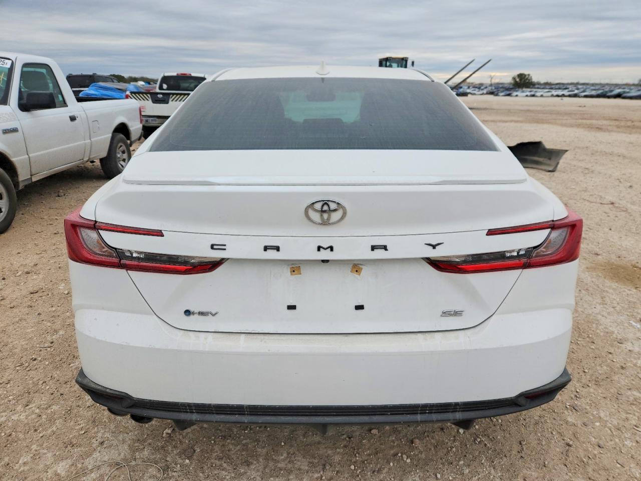 2025 TOYOTA CAMRY SE photo 11
