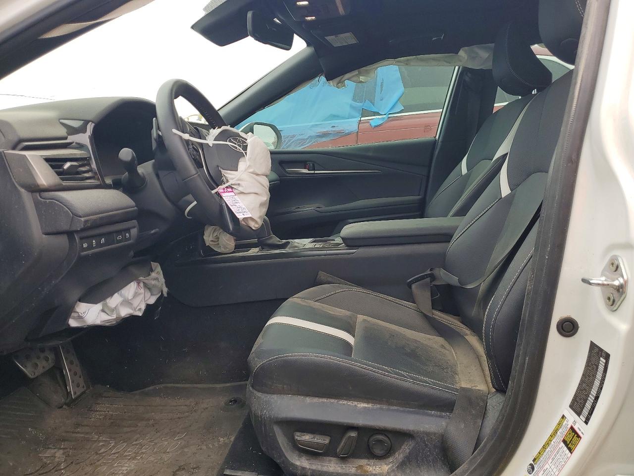 2025 TOYOTA CAMRY SE photo 13