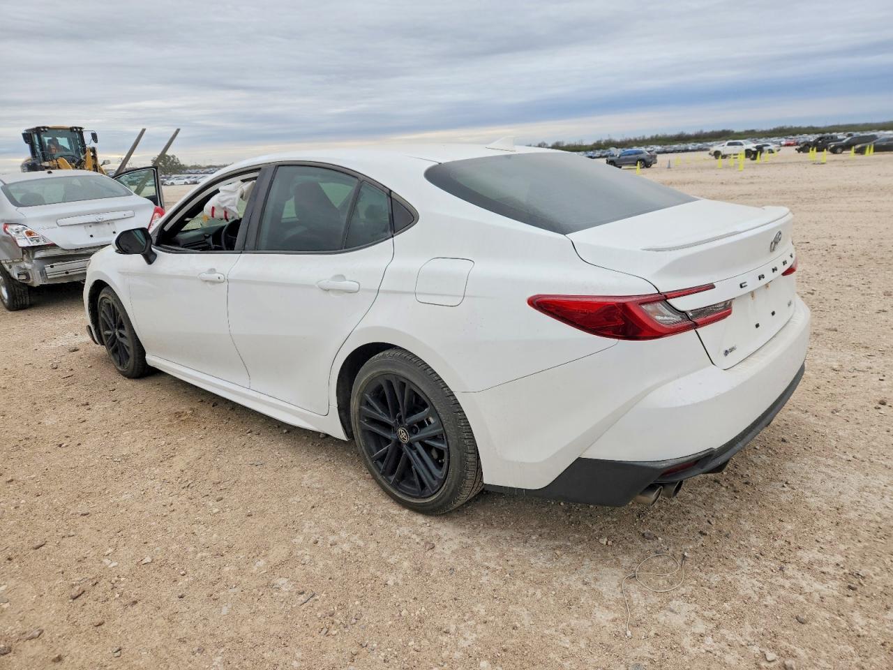 2025 TOYOTA CAMRY SE photo 3