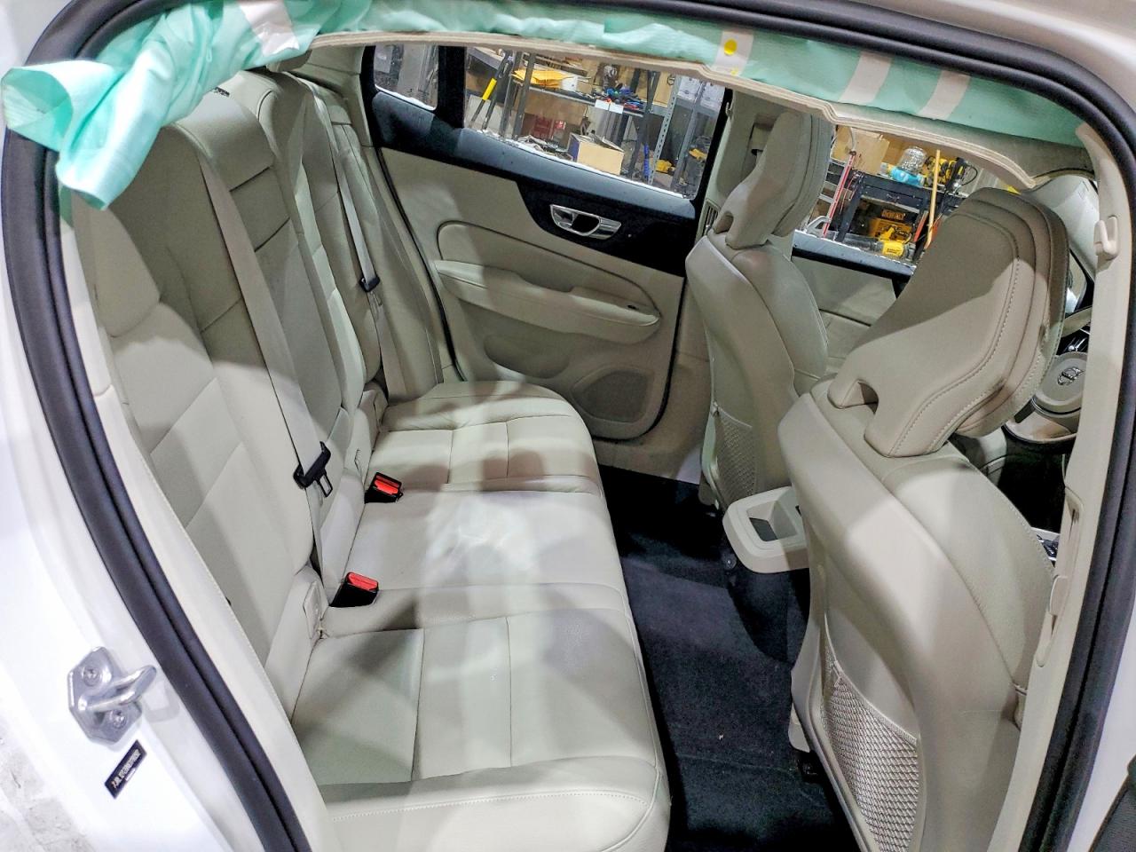 2022 VOLVO S60 B5 MOMENTUM photo 19