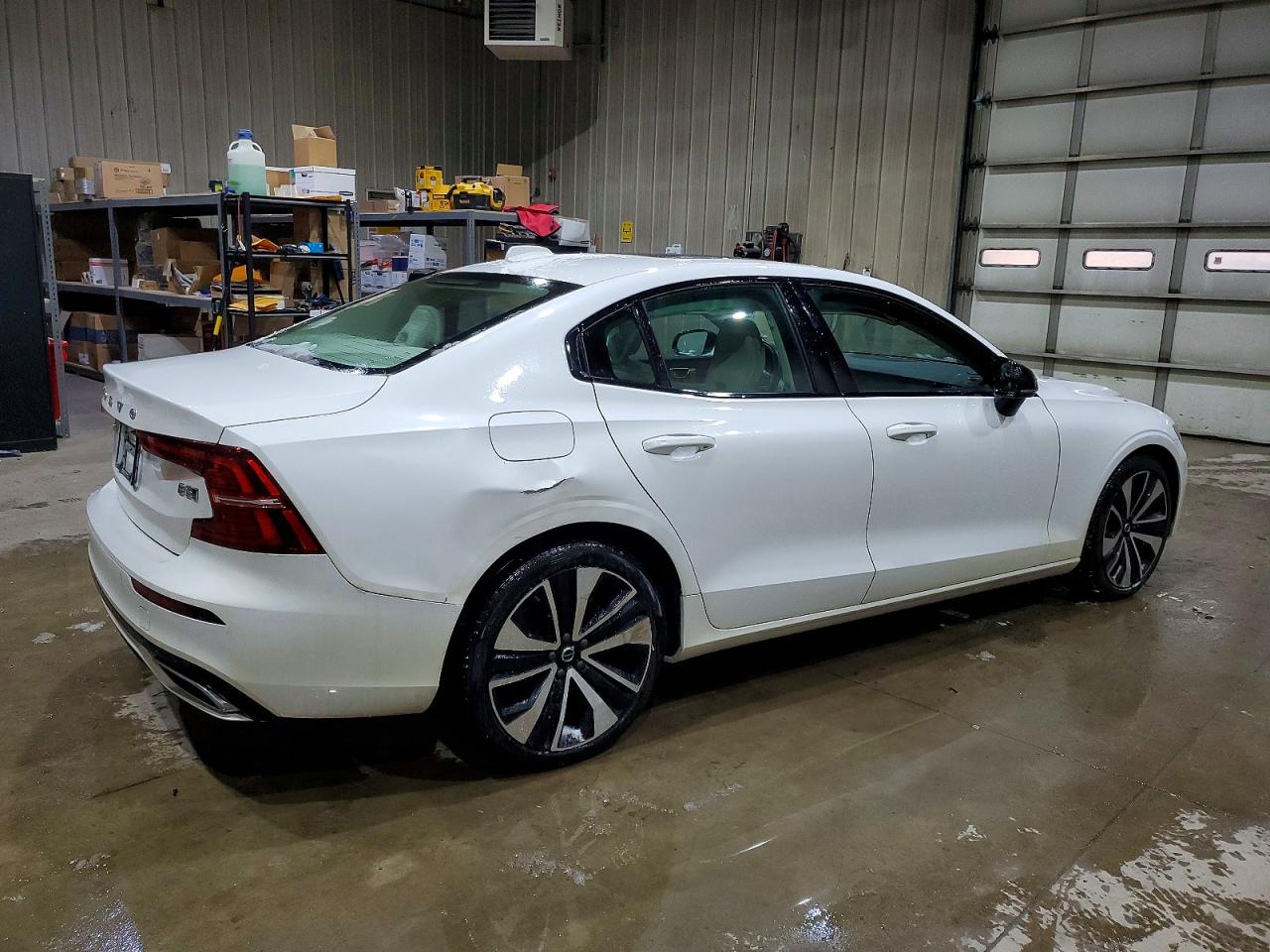 2022 VOLVO S60 B5 MOMENTUM photo 5