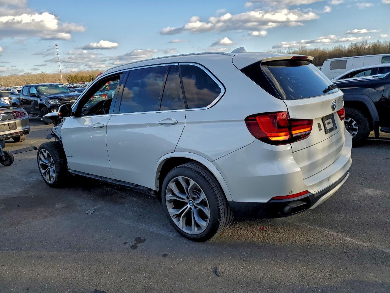 2015 BMW X5 XDRIVE50I photo 2