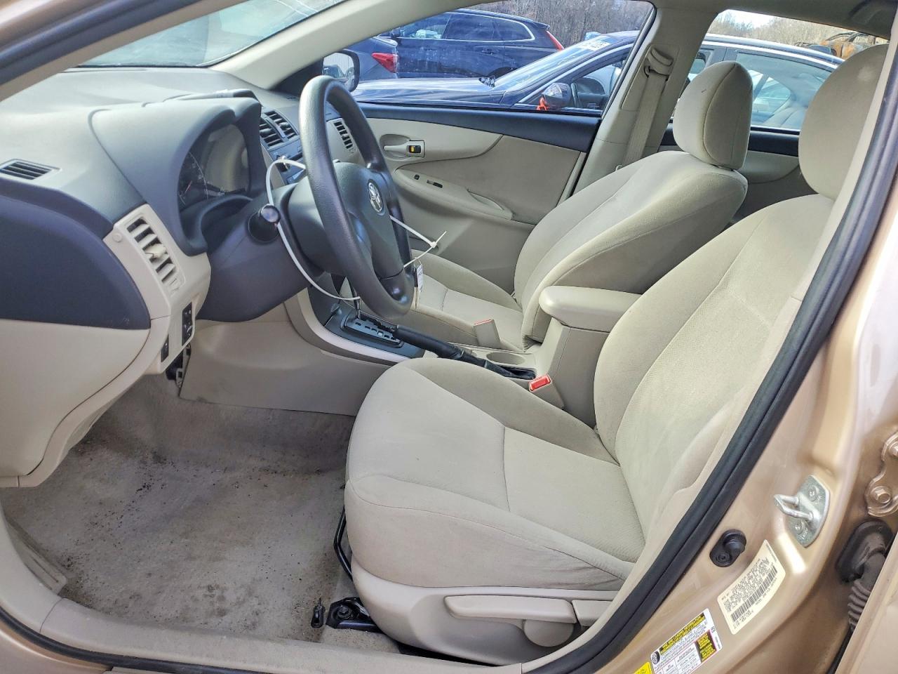 2013 TOYOTA COROLLA BASE photo 7