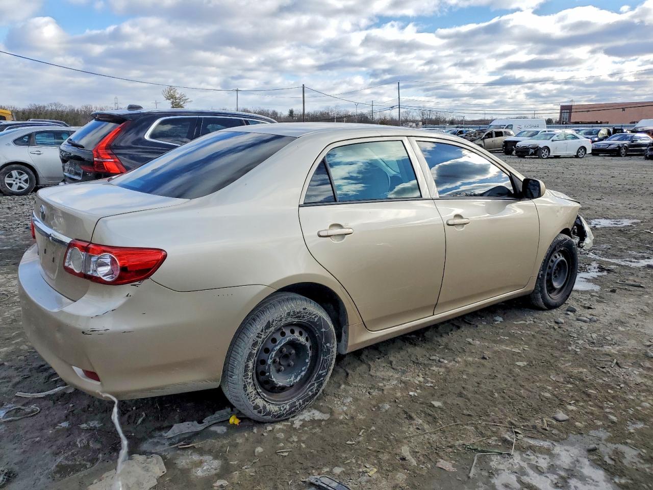 2013 TOYOTA COROLLA BASE photo 3