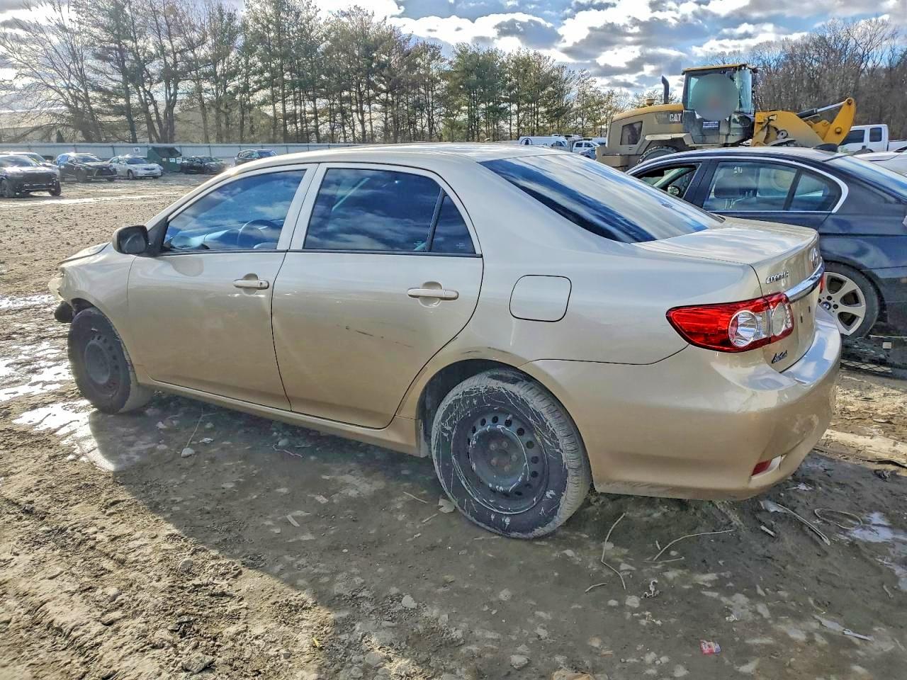 2013 TOYOTA COROLLA BASE photo 2