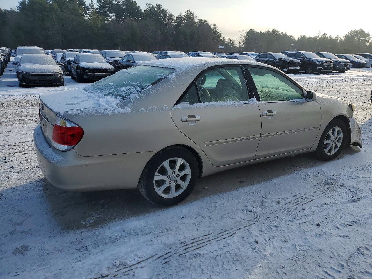 2005 TOYOTA CAMRY LE photo 3