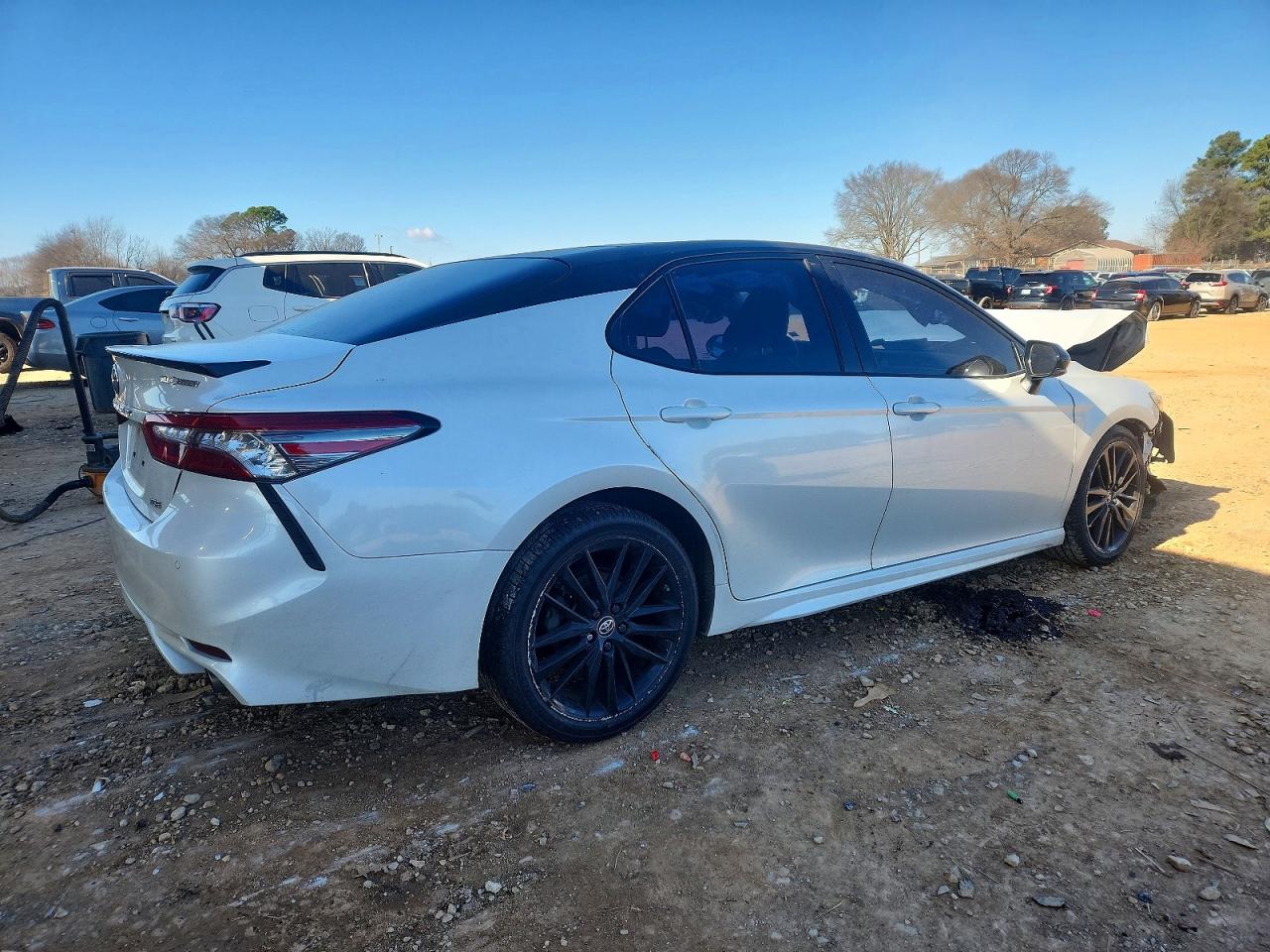 2018 TOYOTA CAMRY XSE photo 3