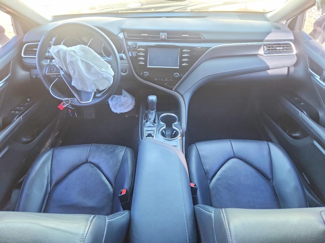 2018 TOYOTA CAMRY XSE photo 8