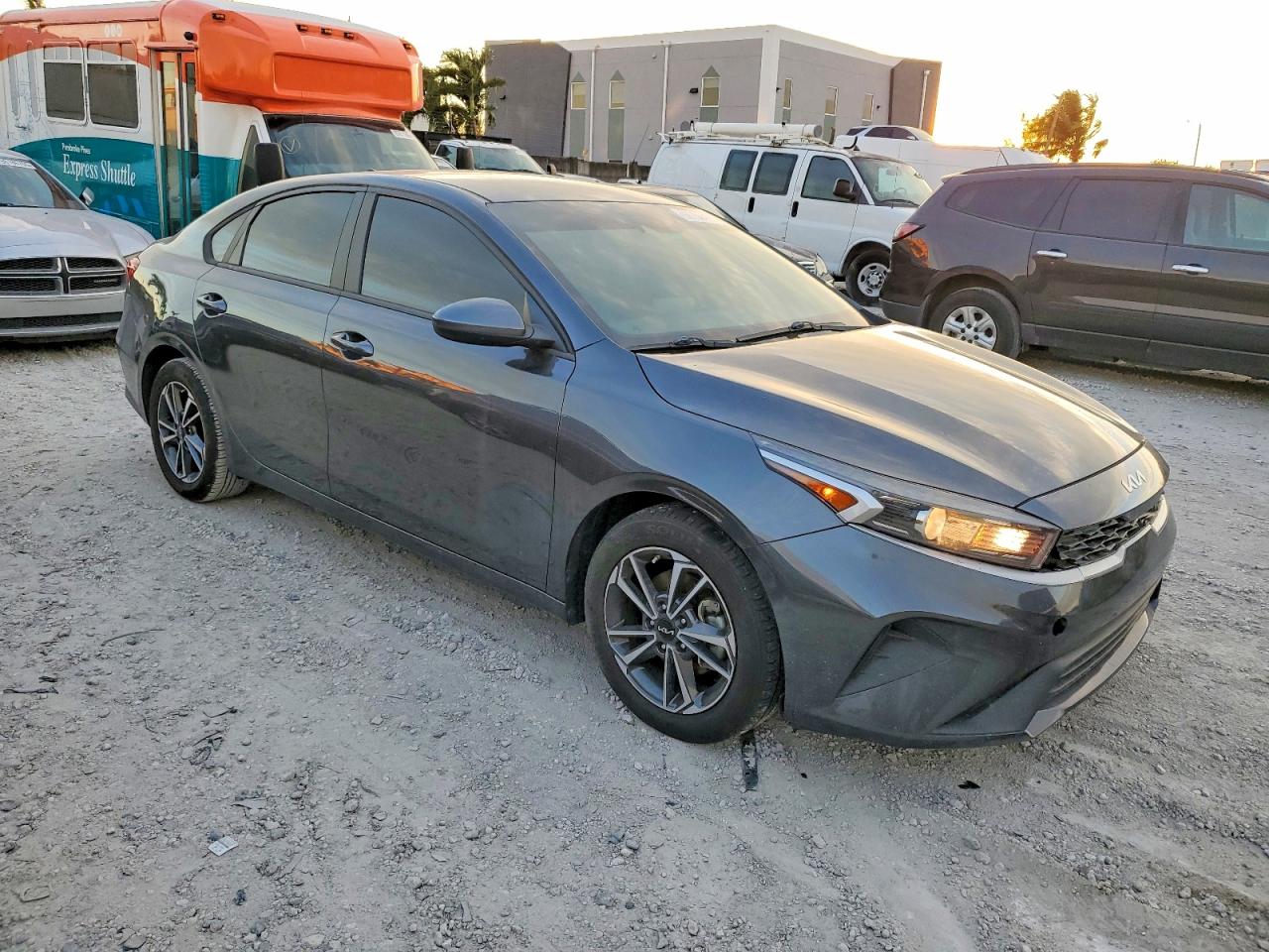 2023 KIA FORTE LX photo 4