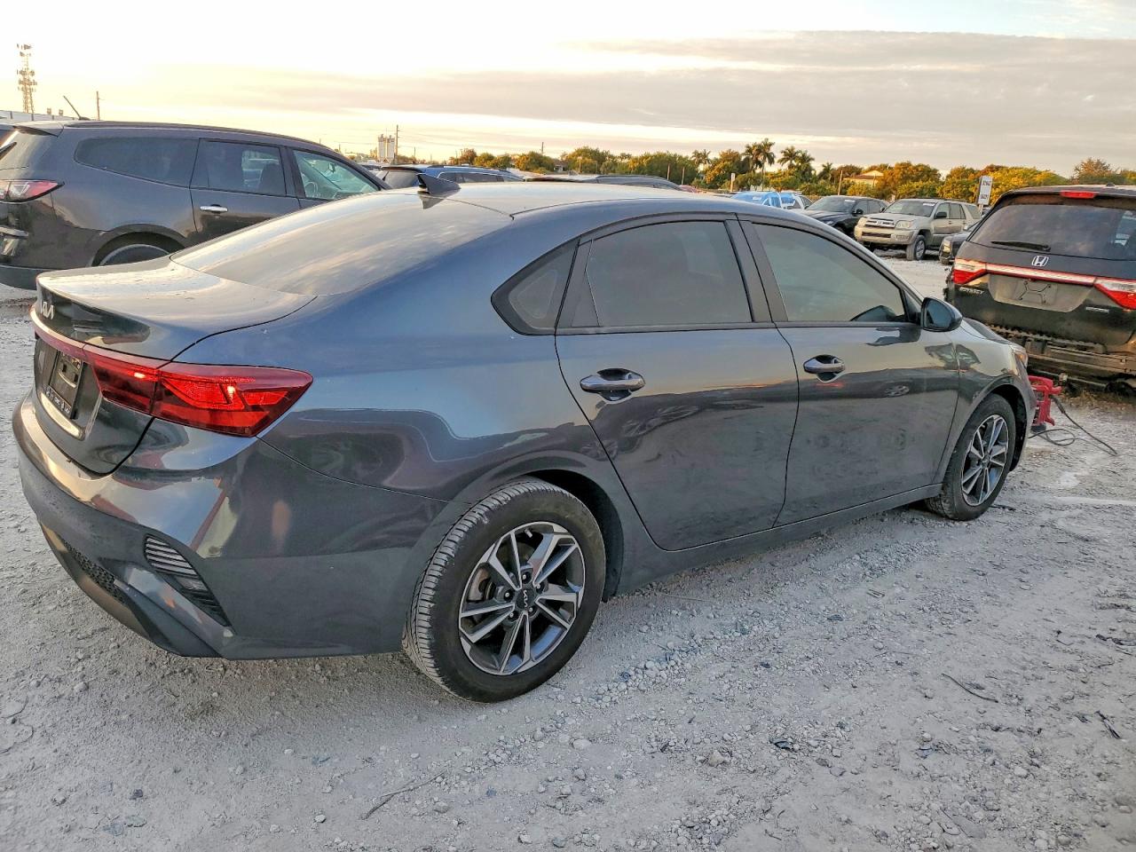 2023 KIA FORTE LX photo 3