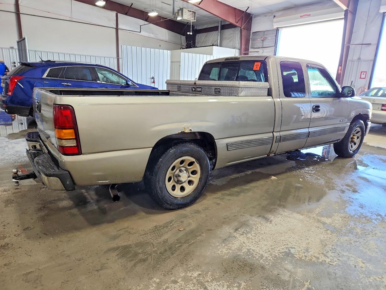 2002 CHEVROLET SILVERADO C1500 photo 3