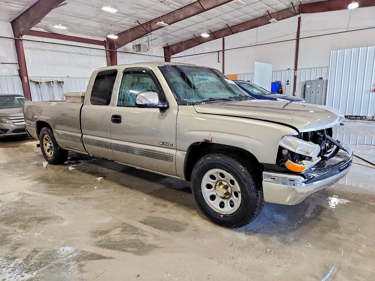 2002 CHEVROLET SILVERADO C1500 photo 4