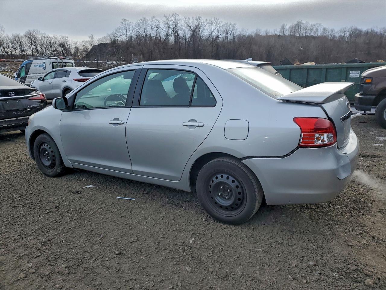 2010 TOYOTA YARIS photo 3