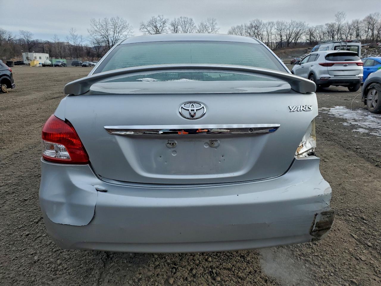 2010 TOYOTA YARIS photo 11
