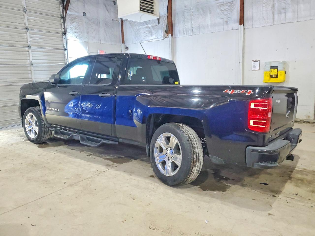 2017 CHEVROLET SILVERADO K1500 CUSTOM photo 2