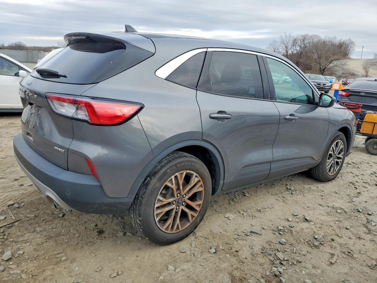 2022 FORD ESCAPE SEL photo 3