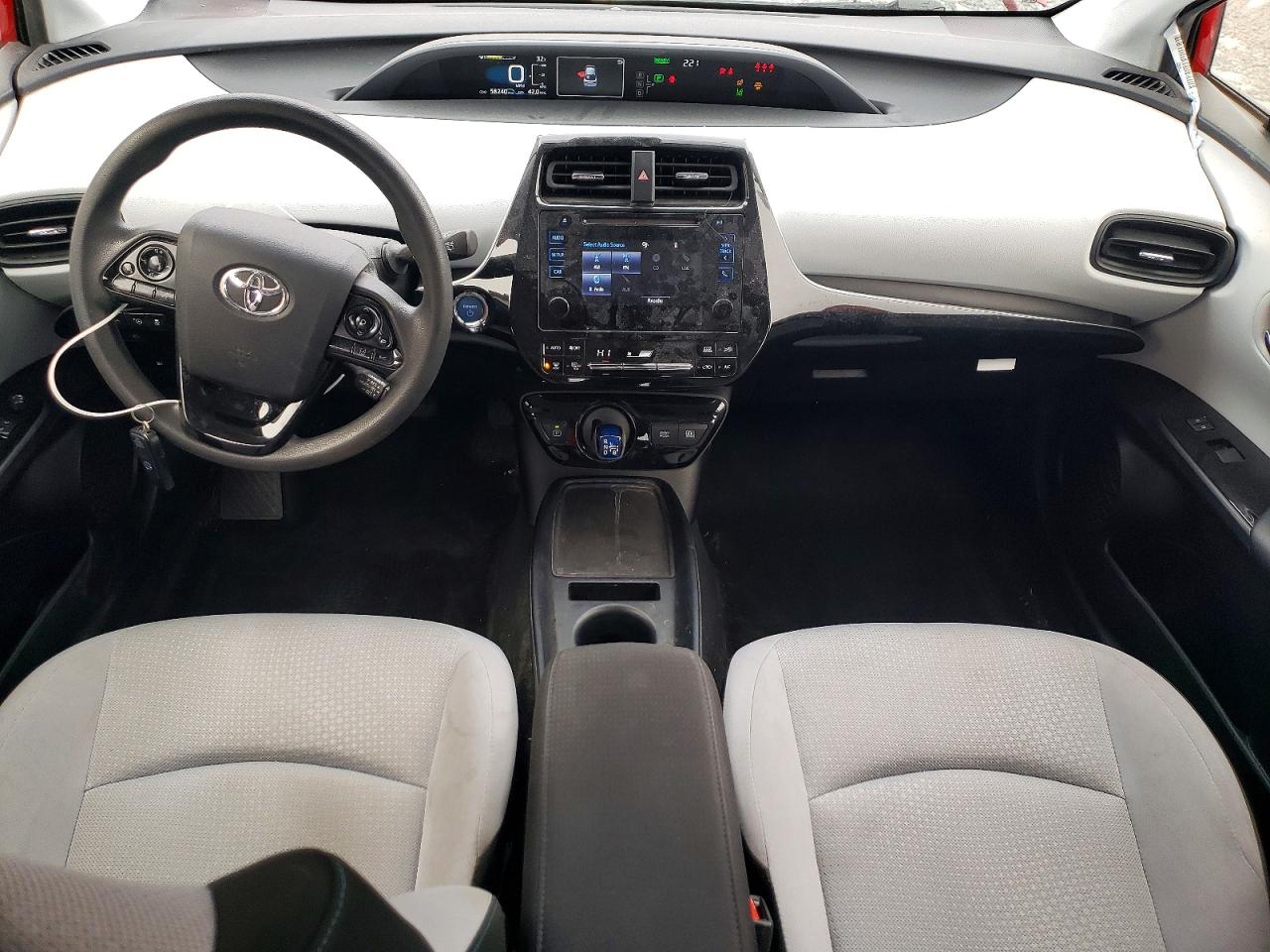 2019 TOYOTA PRIUS photo 8