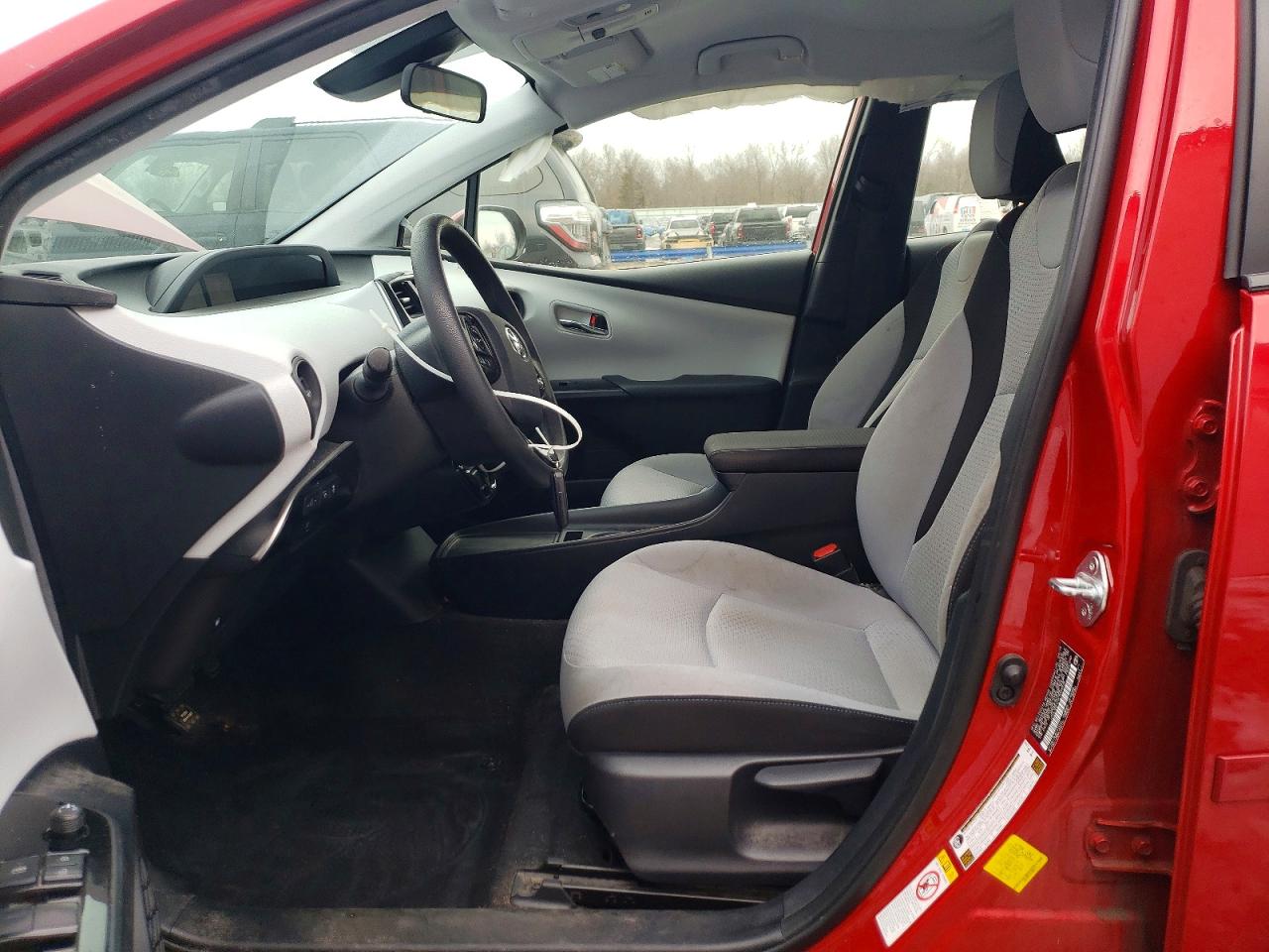 2019 TOYOTA PRIUS photo 7