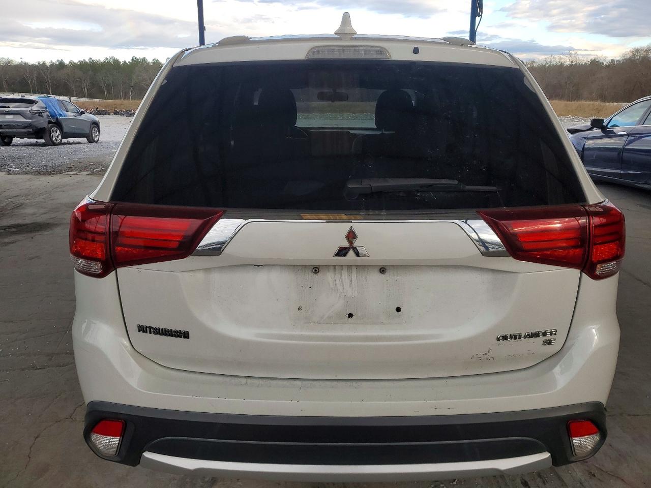 2017 MITSUBISHI OUTLANDER SE photo 6