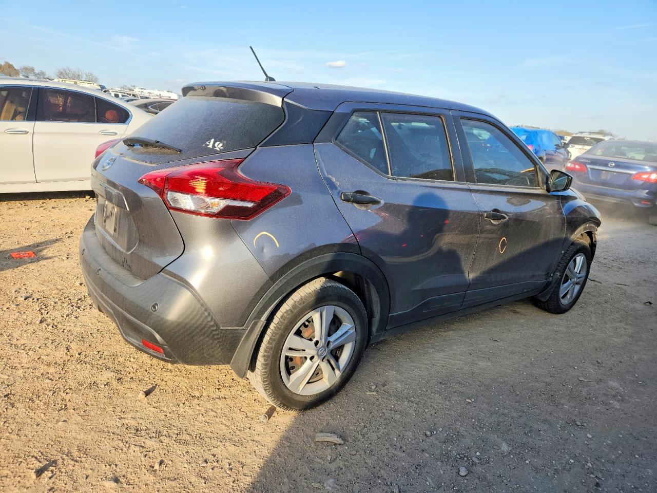 2020 NISSAN KICKS S photo 3