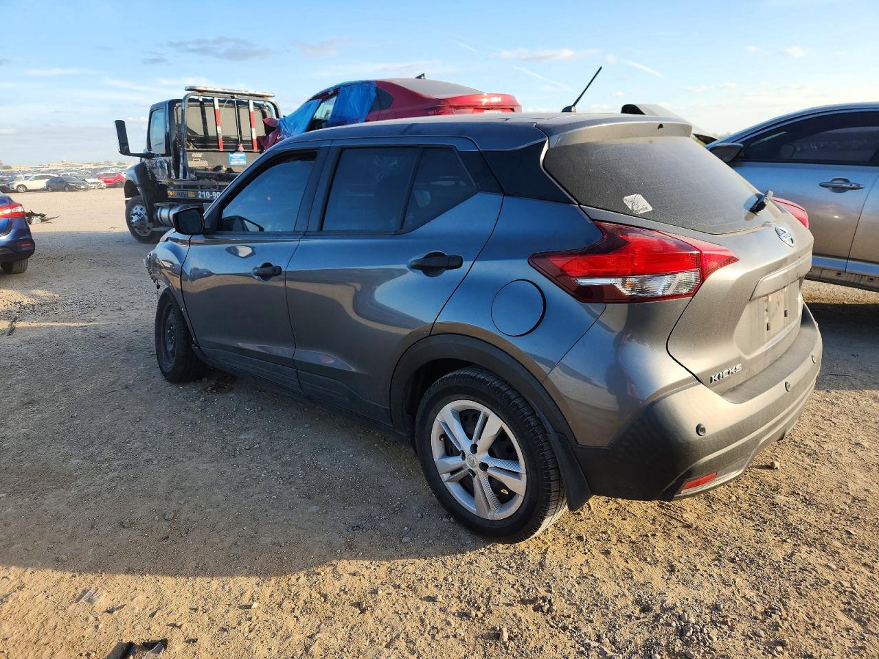 2020 NISSAN KICKS S photo 2