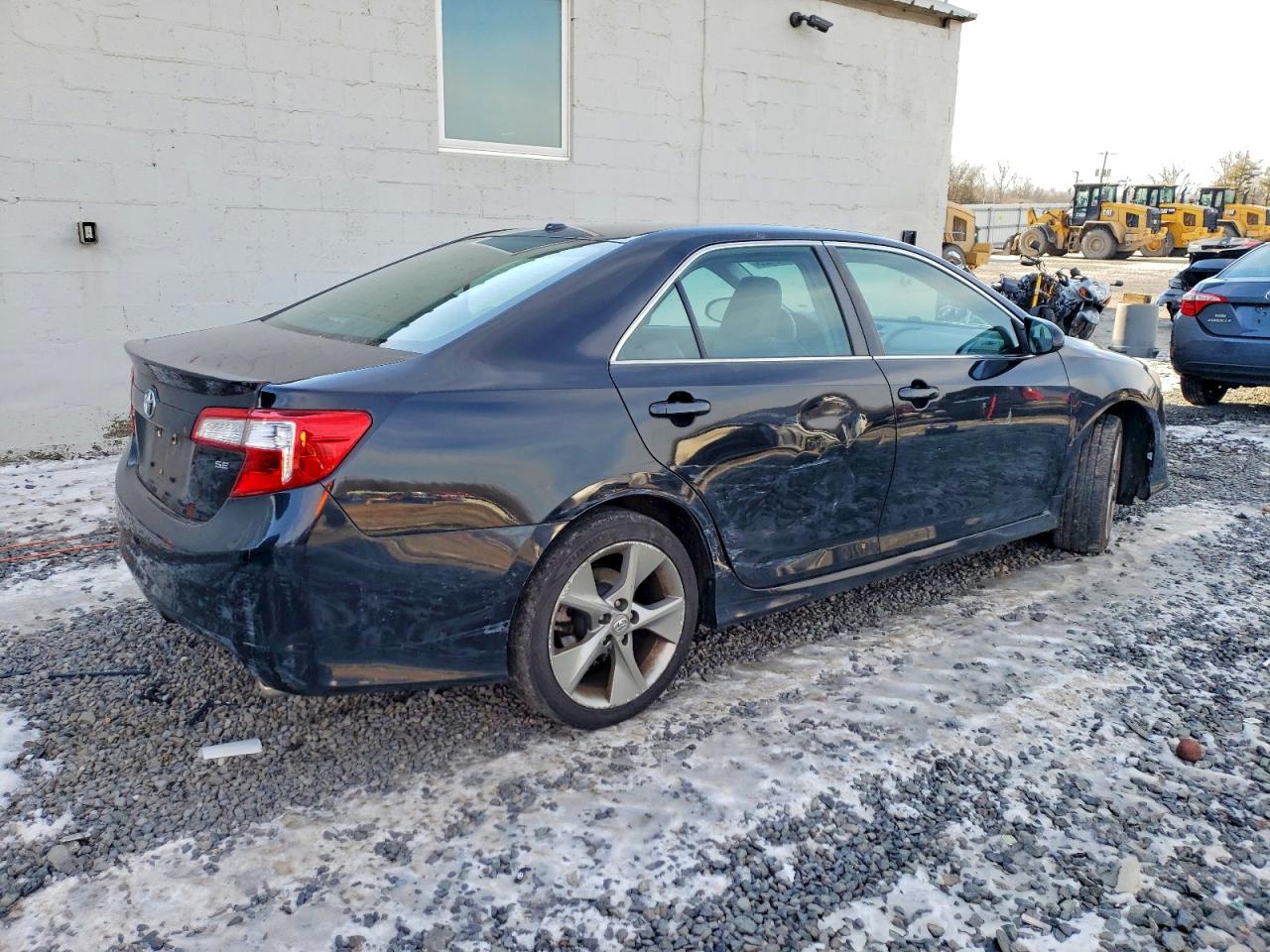 2012 TOYOTA CAMRY BASE photo 3