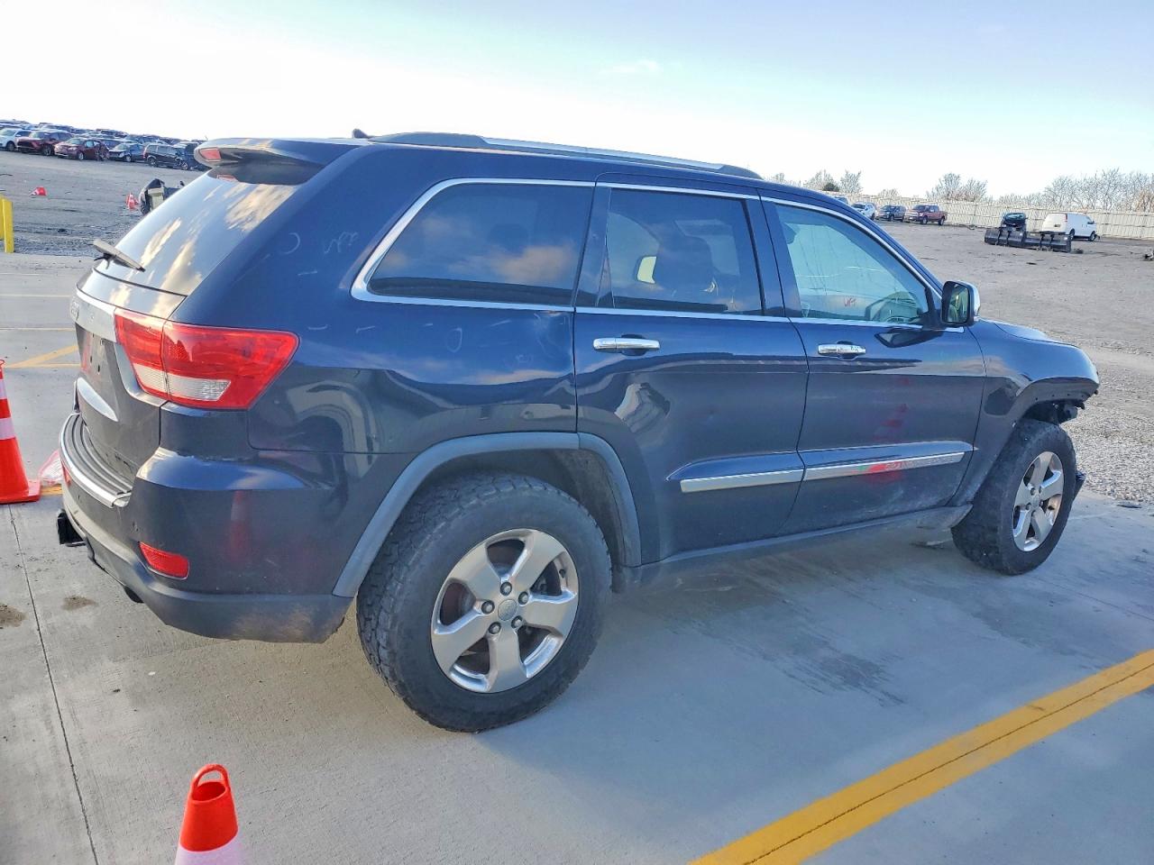 2011 JEEP GRAND CHEROKEE LIMITED photo 3