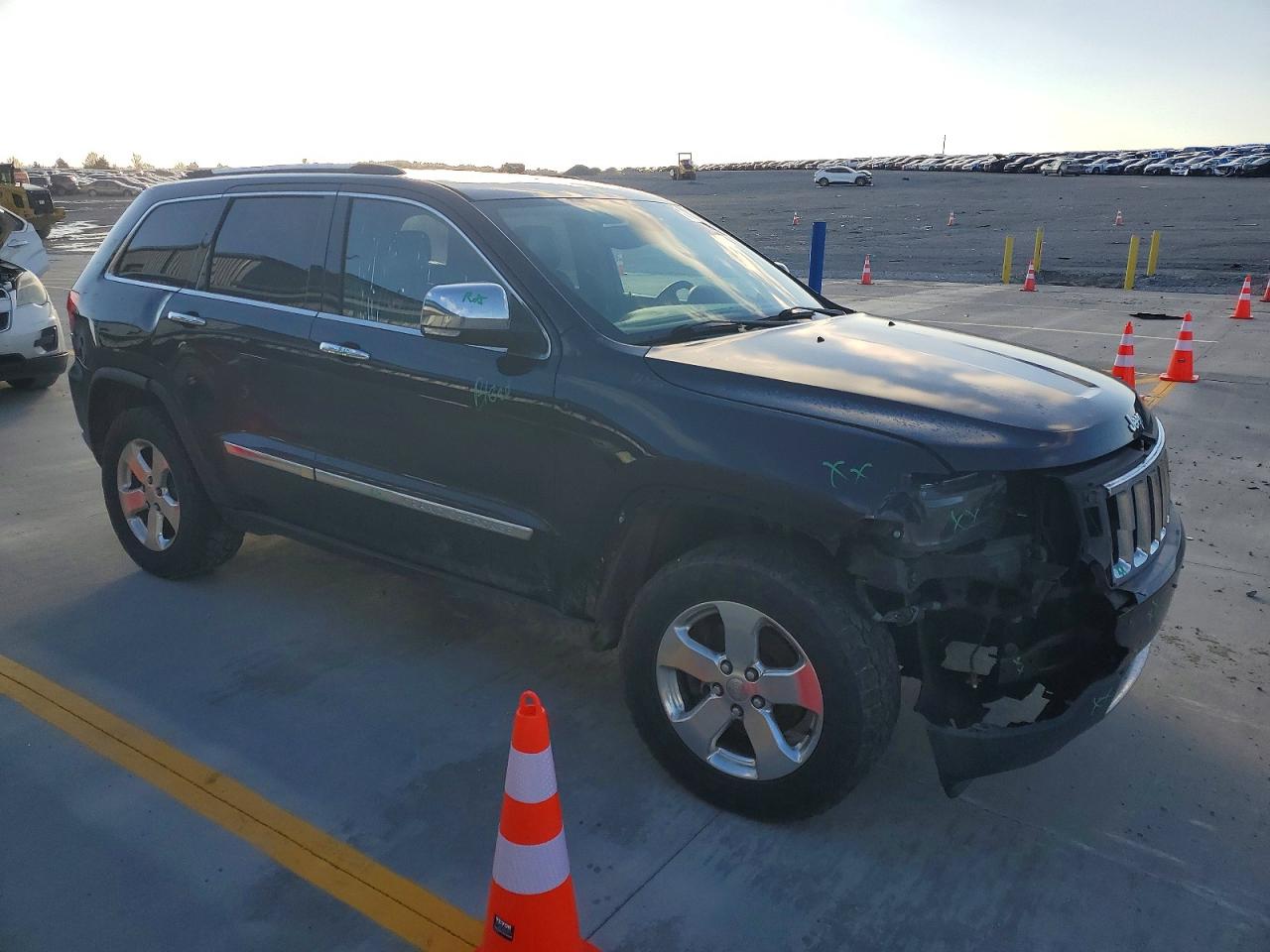 2011 JEEP GRAND CHEROKEE LIMITED photo 4