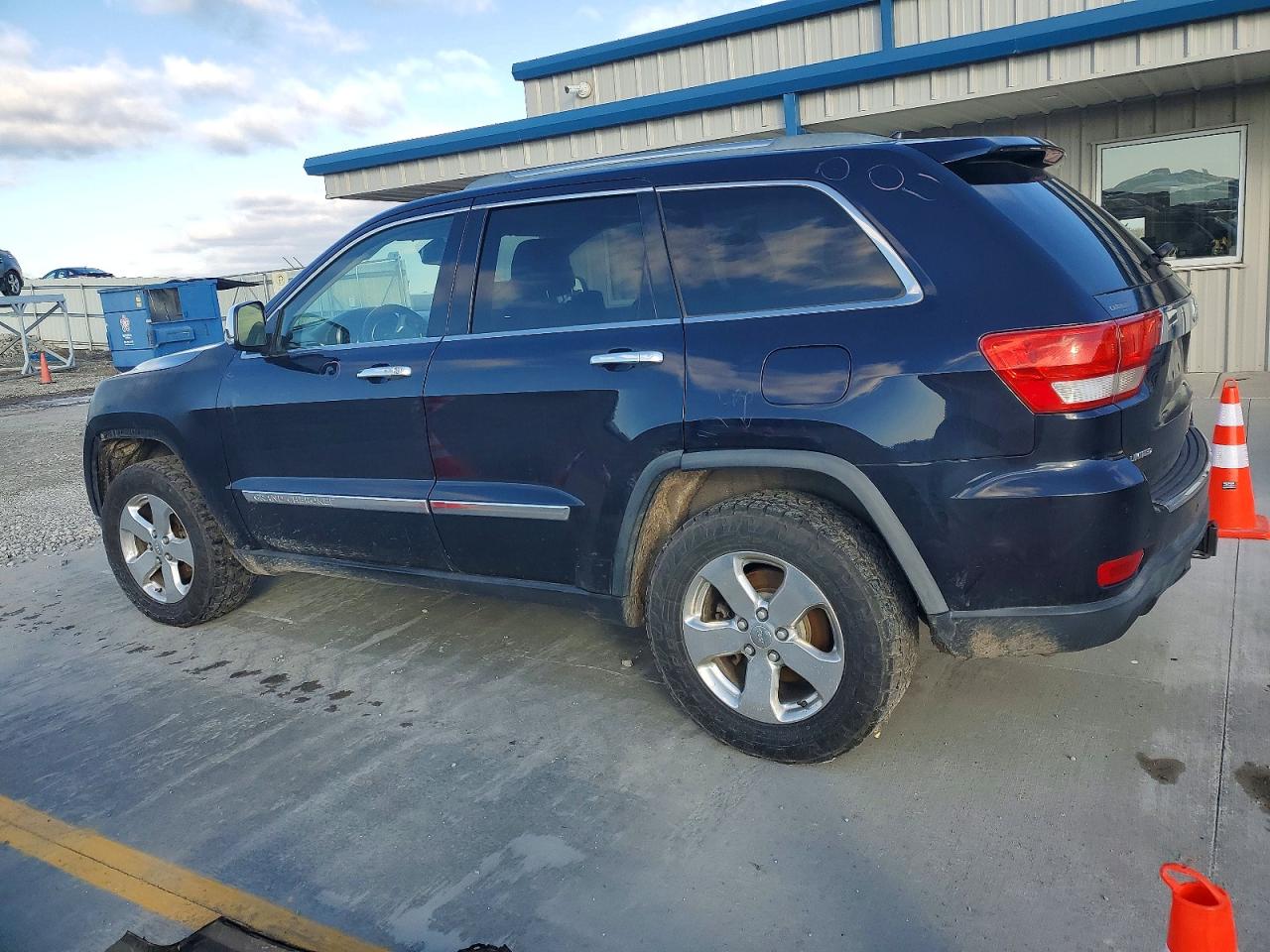 2011 JEEP GRAND CHEROKEE LIMITED photo 2