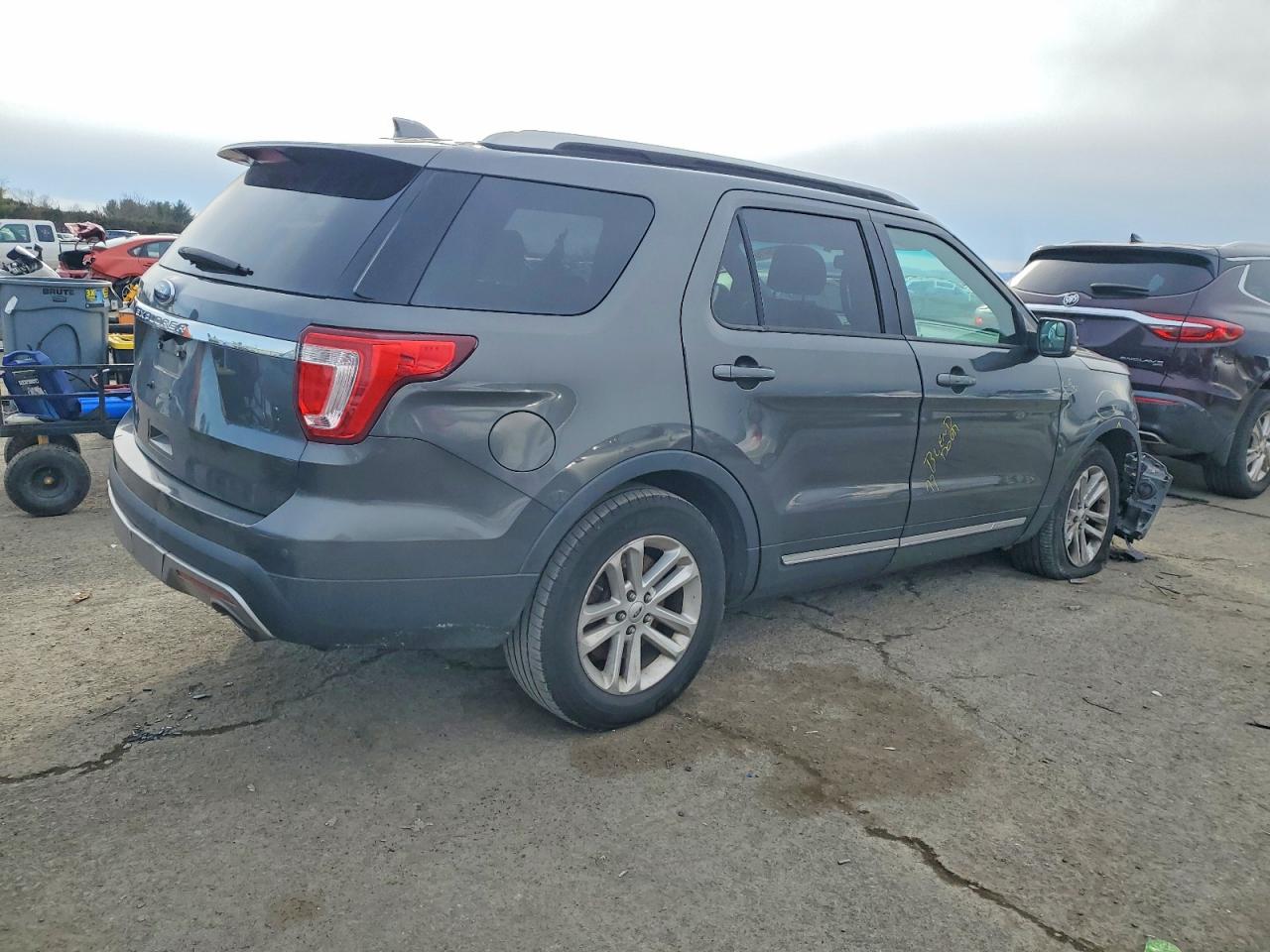 2016 FORD EXPLORER XLT photo 3