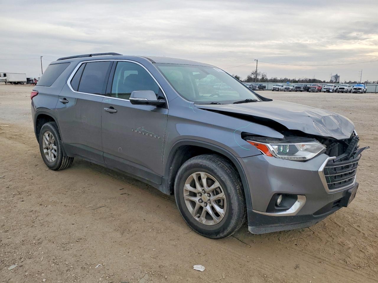 2019 CHEVROLET TRAVERSE LT photo 4